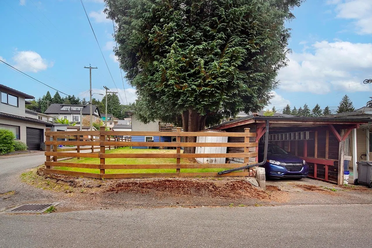 Photo 5 of 14 at 2137 20th Avenue
