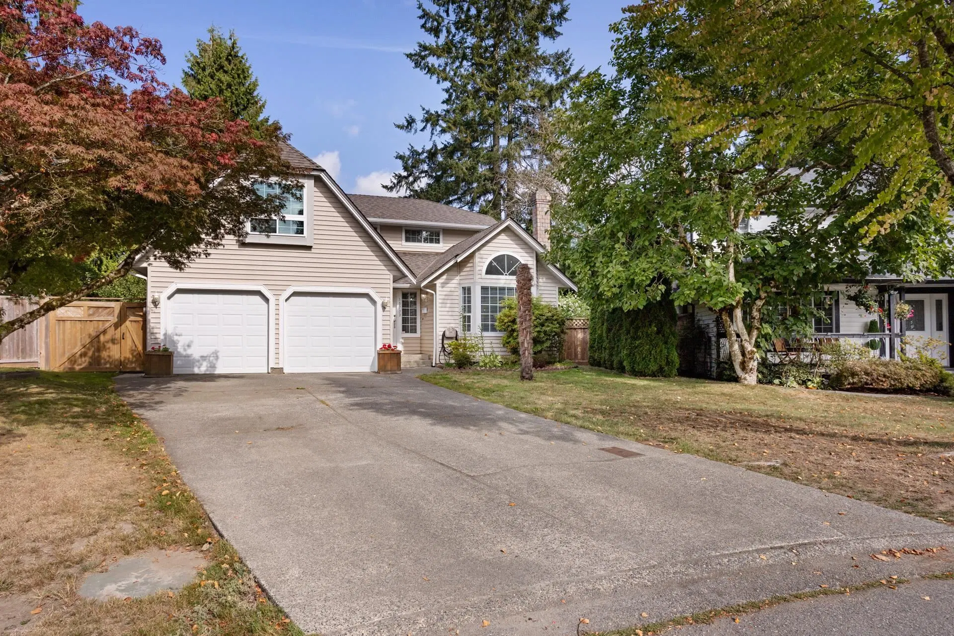 Photo 2 of 40 at 15733 98a Avenue