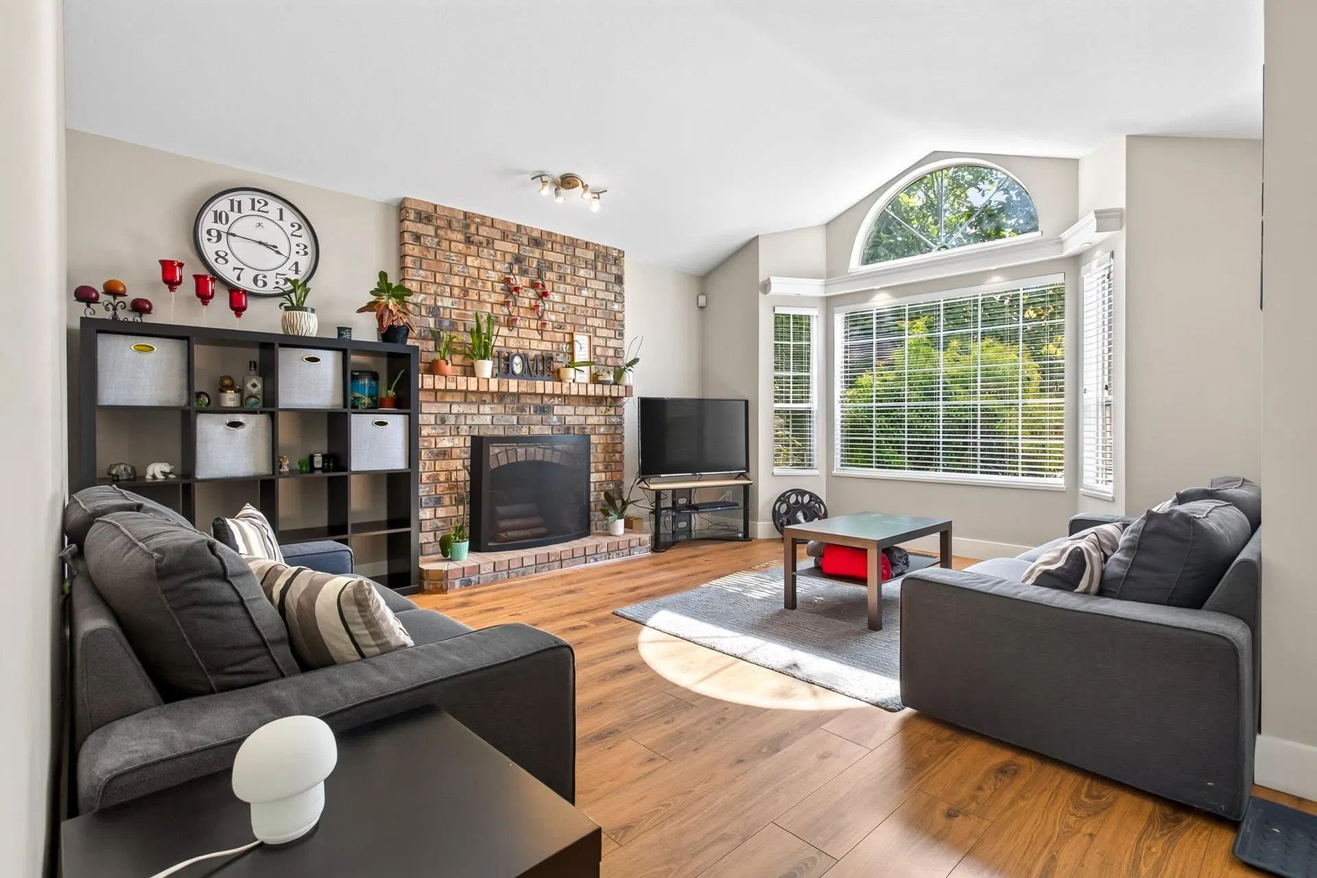 Photo 4 of 40 at 15733 98a Avenue