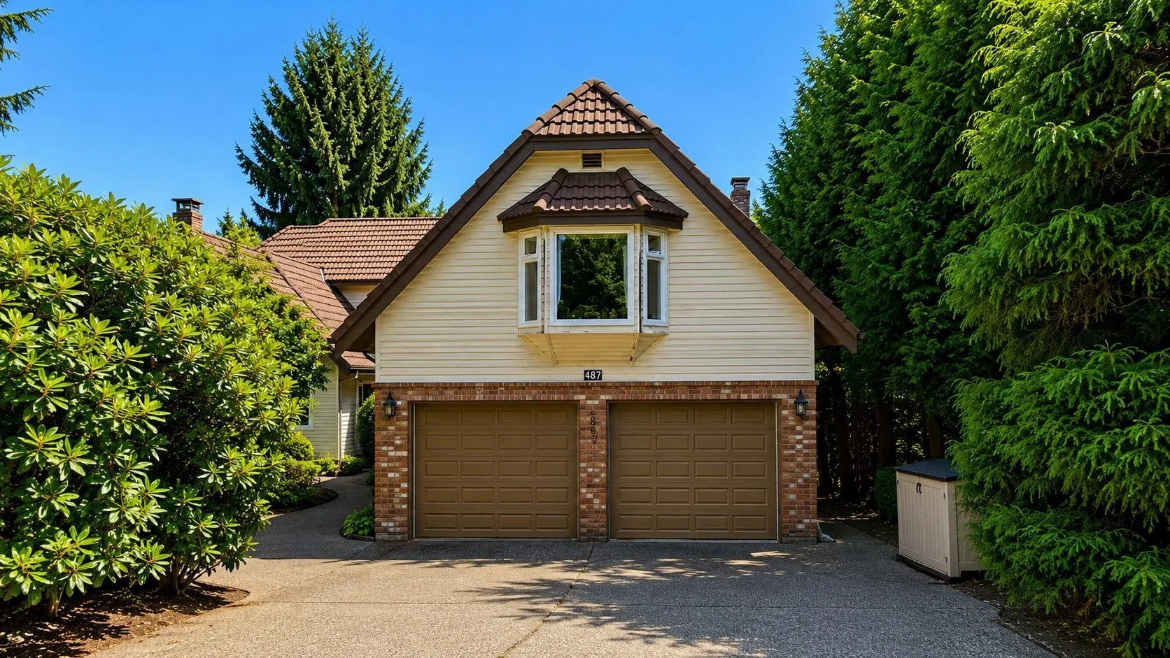 Photo 2 of 40 at 487 Alouette Drive