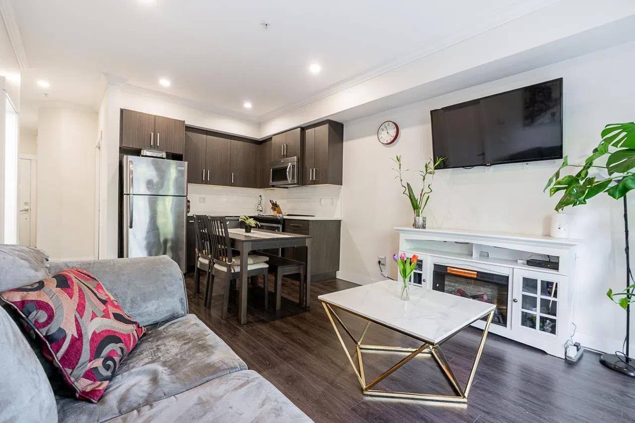 Photo 5 of 22 at #7 – 7247 140 Street