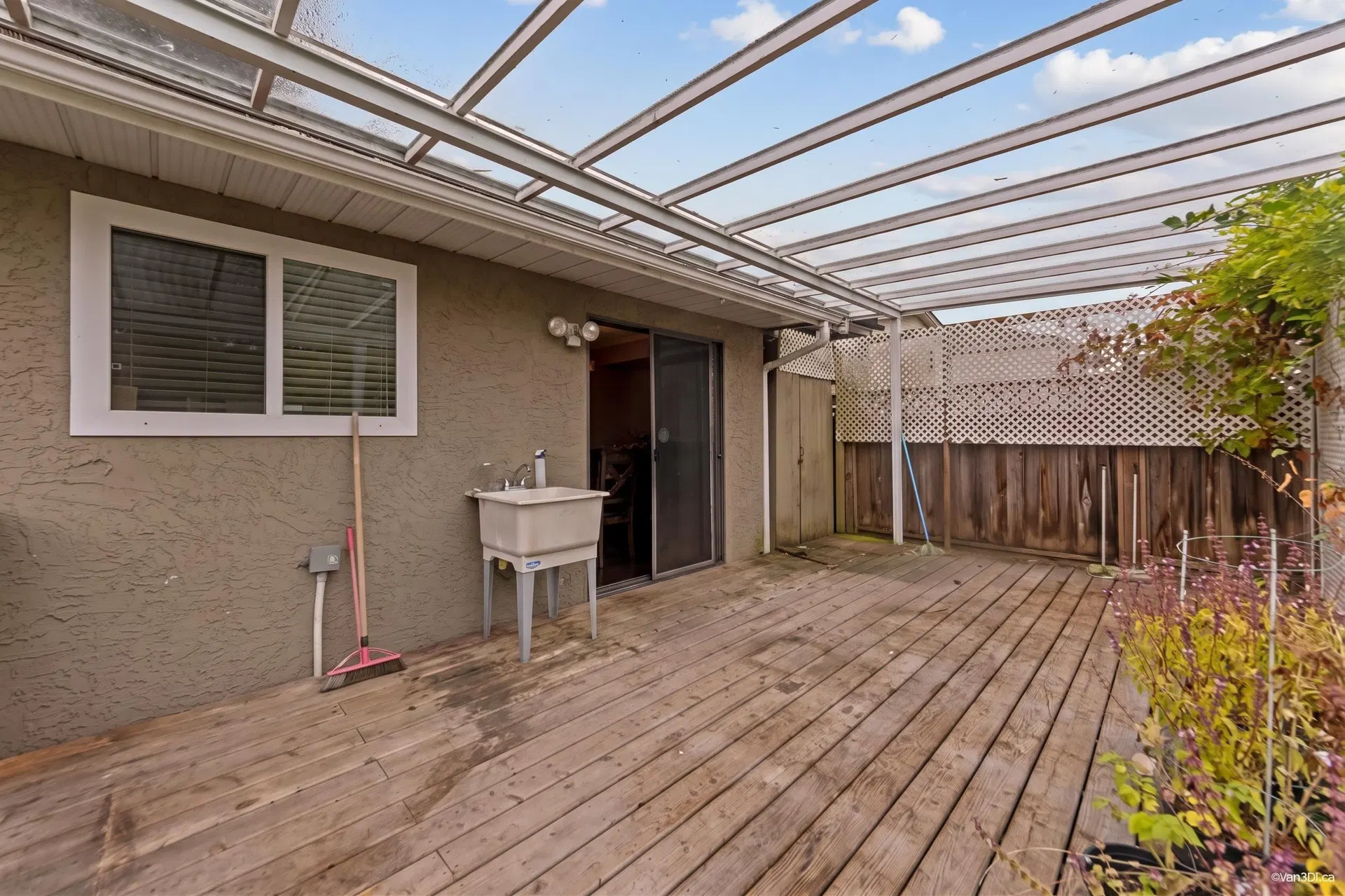 Photo 2 of 13 at 13565 67 Avenue