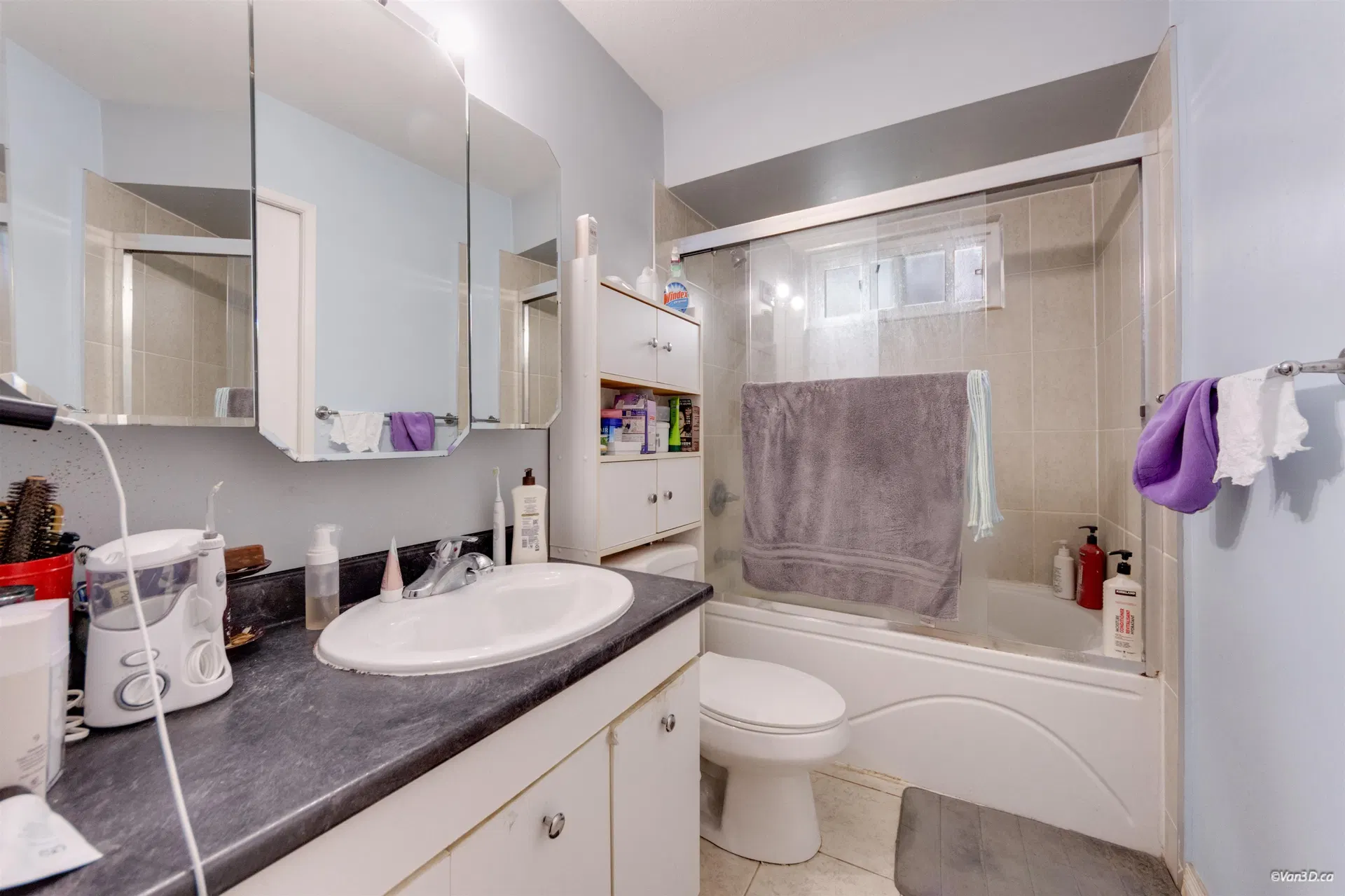 Photo 4 of 13 at 13565 67 Avenue