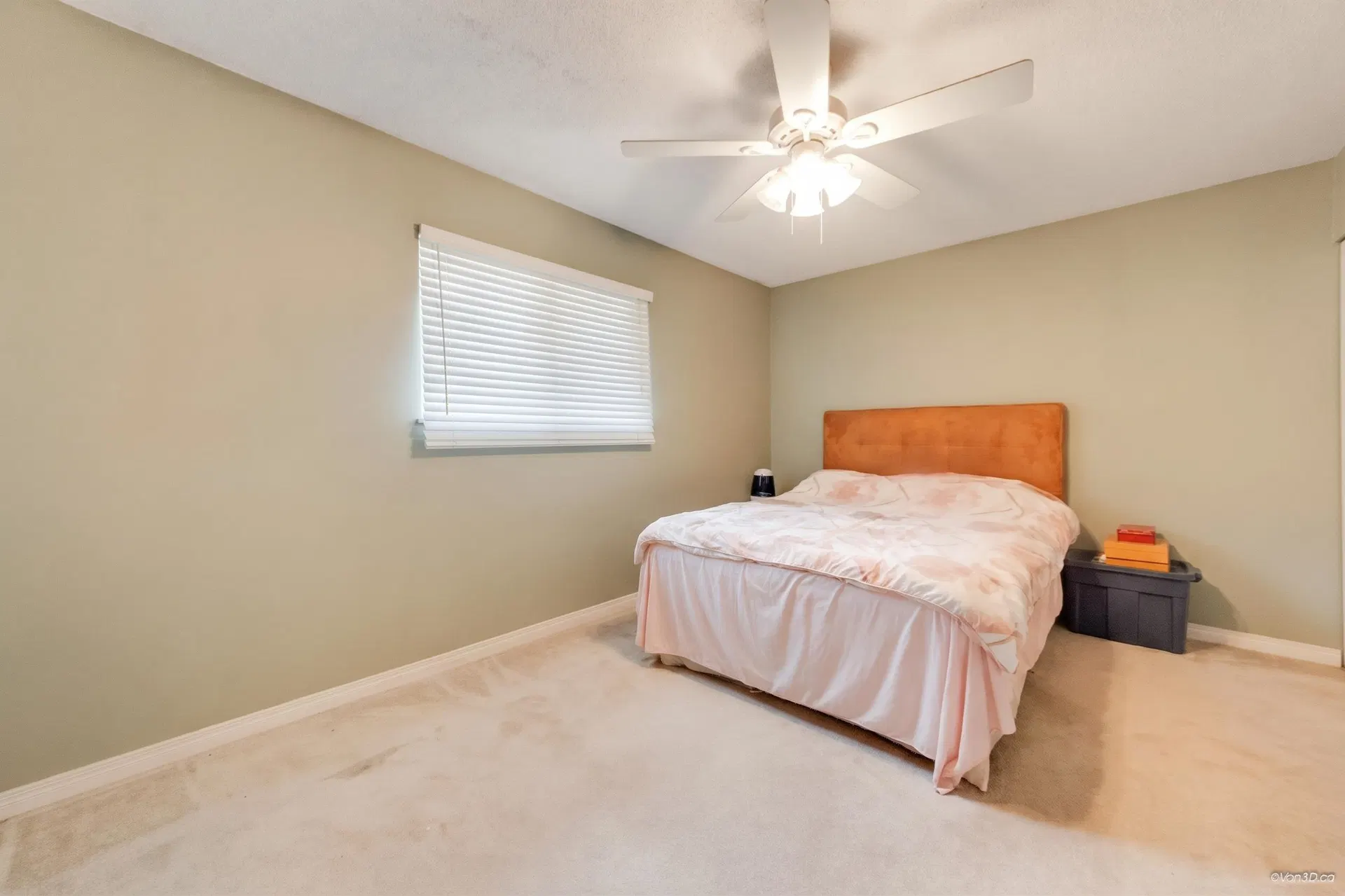 Photo 5 of 13 at 13565 67 Avenue