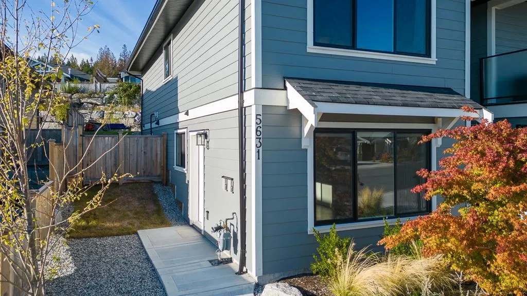Photo 2 of 22 at 5629 Kingbird Crescent