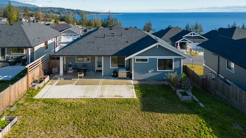 Photo 3 of 22 at 5629 Kingbird Crescent