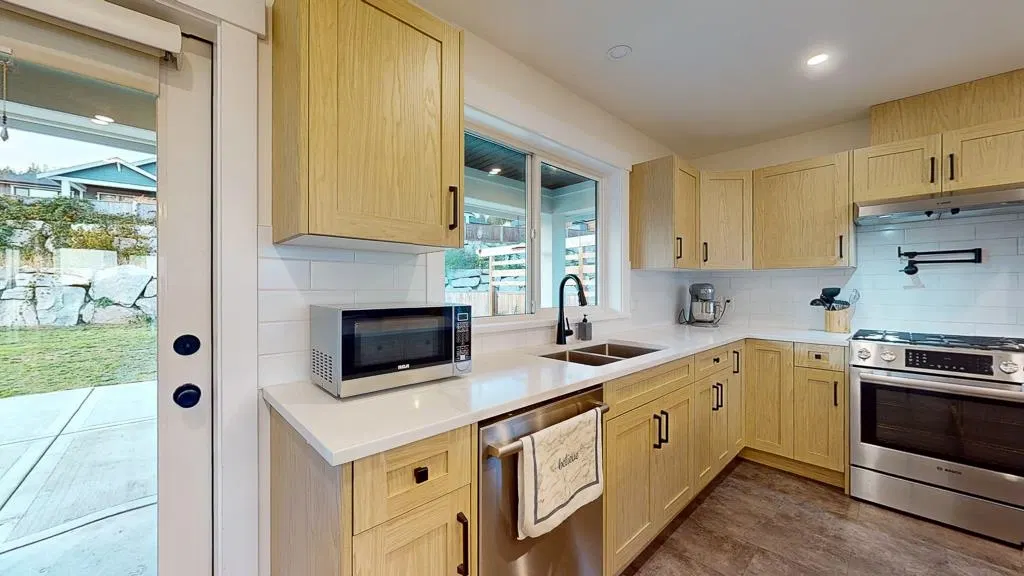 Photo 5 of 22 at 5629 Kingbird Crescent