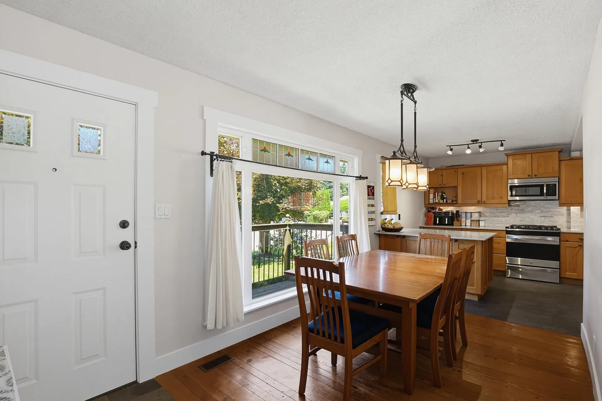 Photo 4 of 40 at 34348 Laburnum Avenue