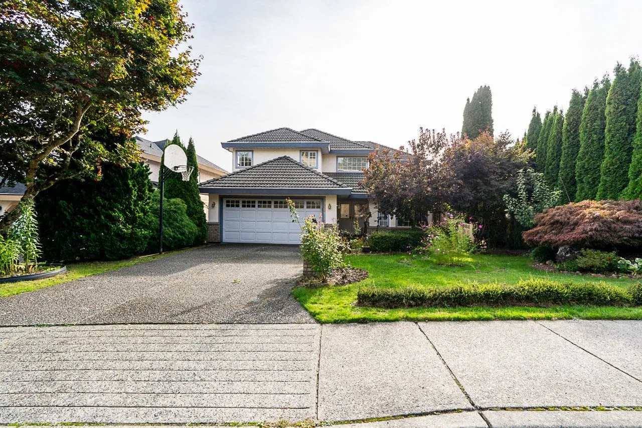 Photo 1 of 36 at 2980 Cliffrose Crescent