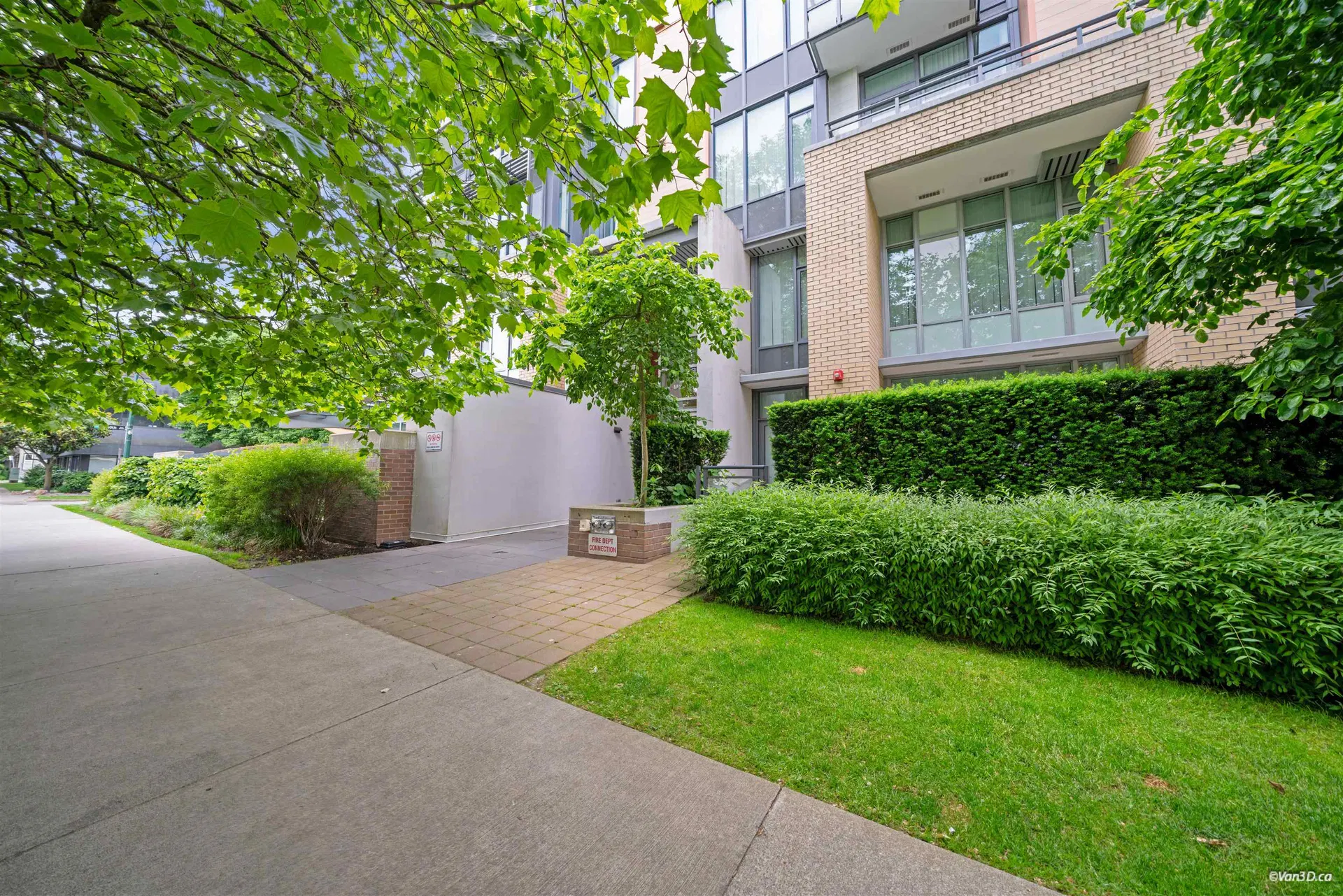 Photo 3 of 34 at #704 – 2565 Maple Street