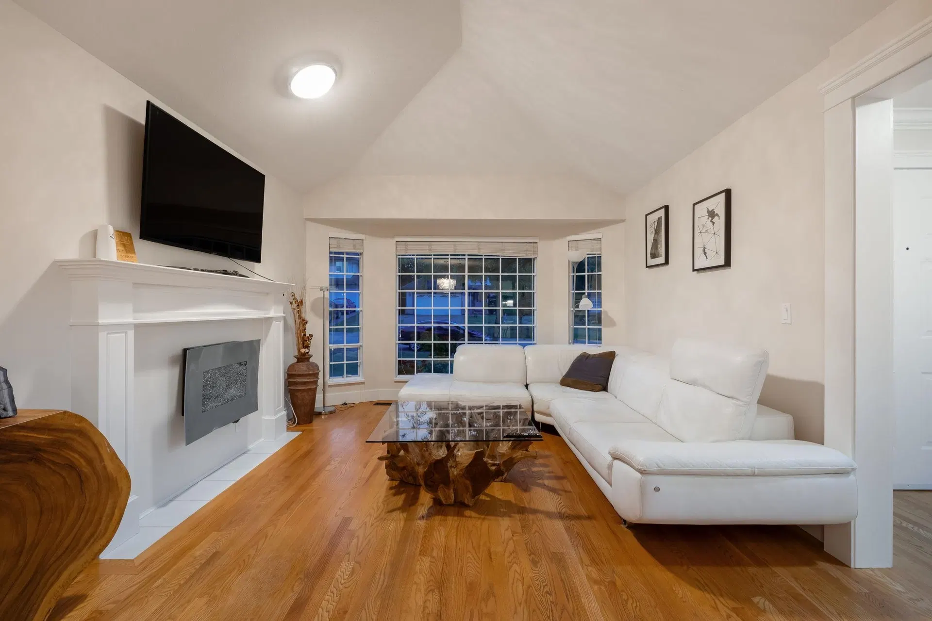 Photo 3 of 27 at 15295 111a Avenue