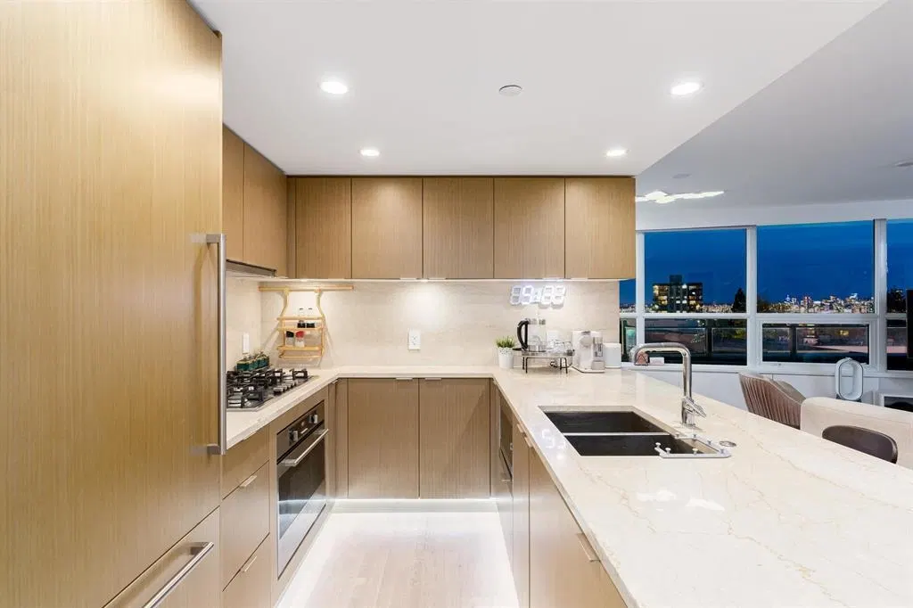 Photo 4 of 9 at #306 – 112 E 13 Street
