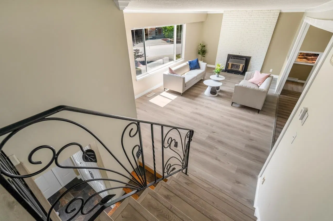 Photo 5 of 23 at 1861 Galer Way