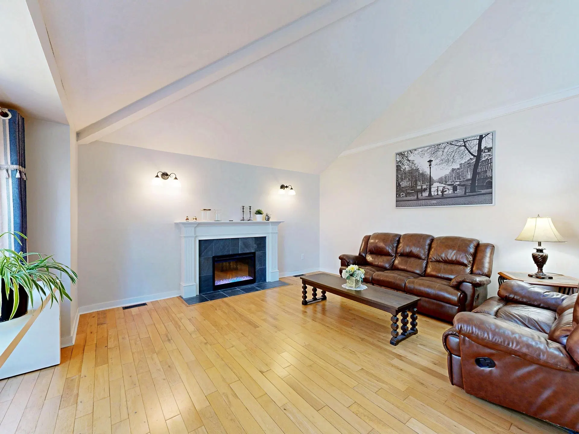 Photo 4 of 40 at 10285 167 Street