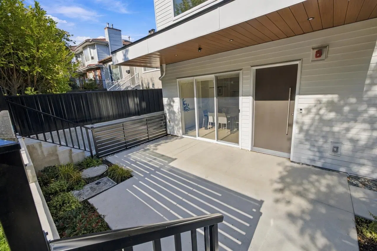 Photo 4 of 35 at #1 – 3185 Graveley Street