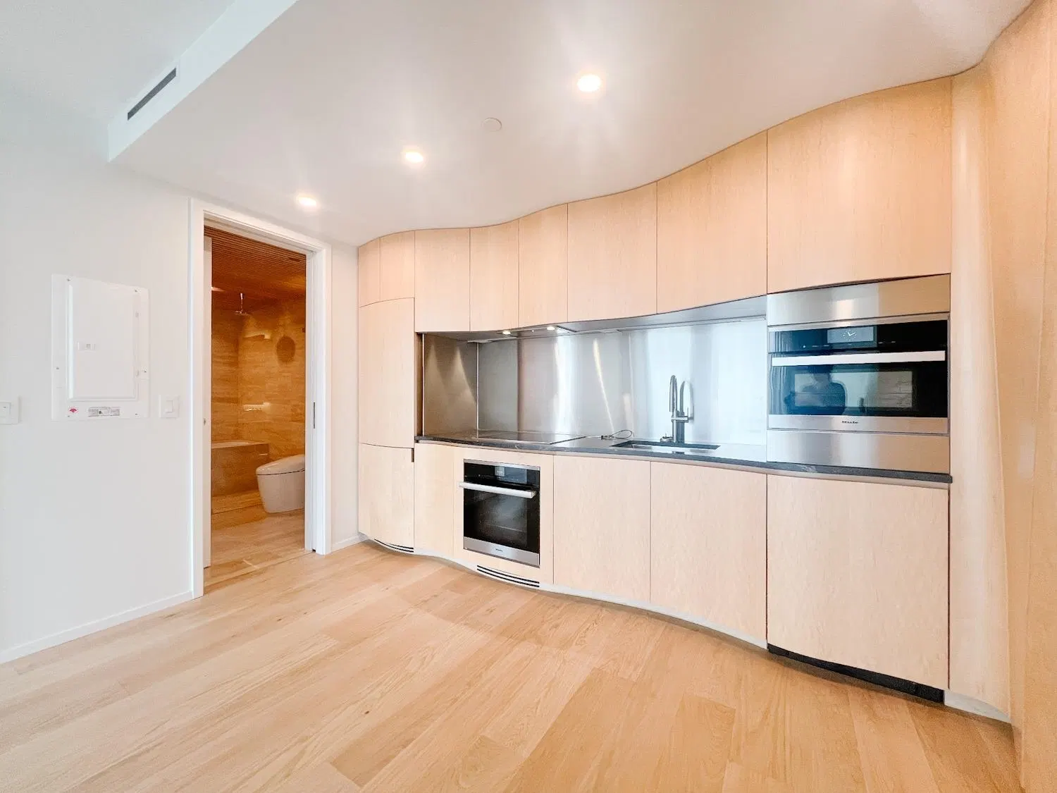 Photo 5 of 16 at #1406 – 1568 Alberni Street