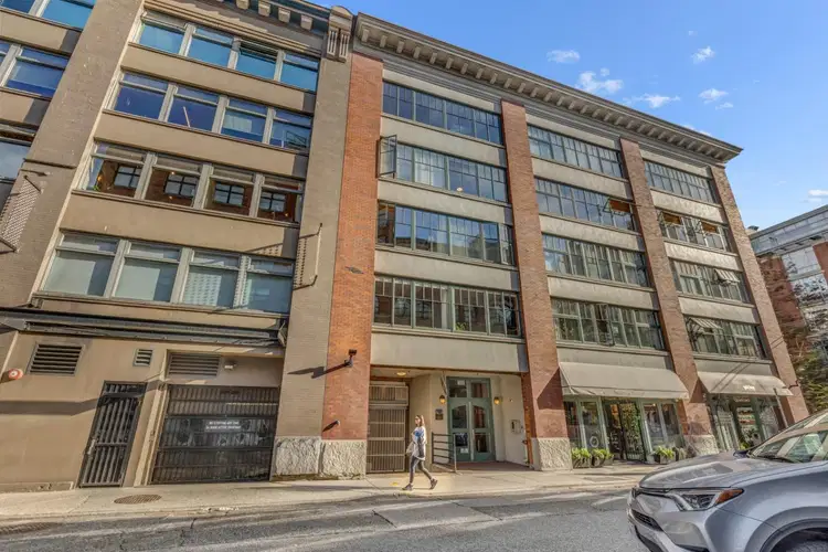 #402 – 1178 Hamilton Street