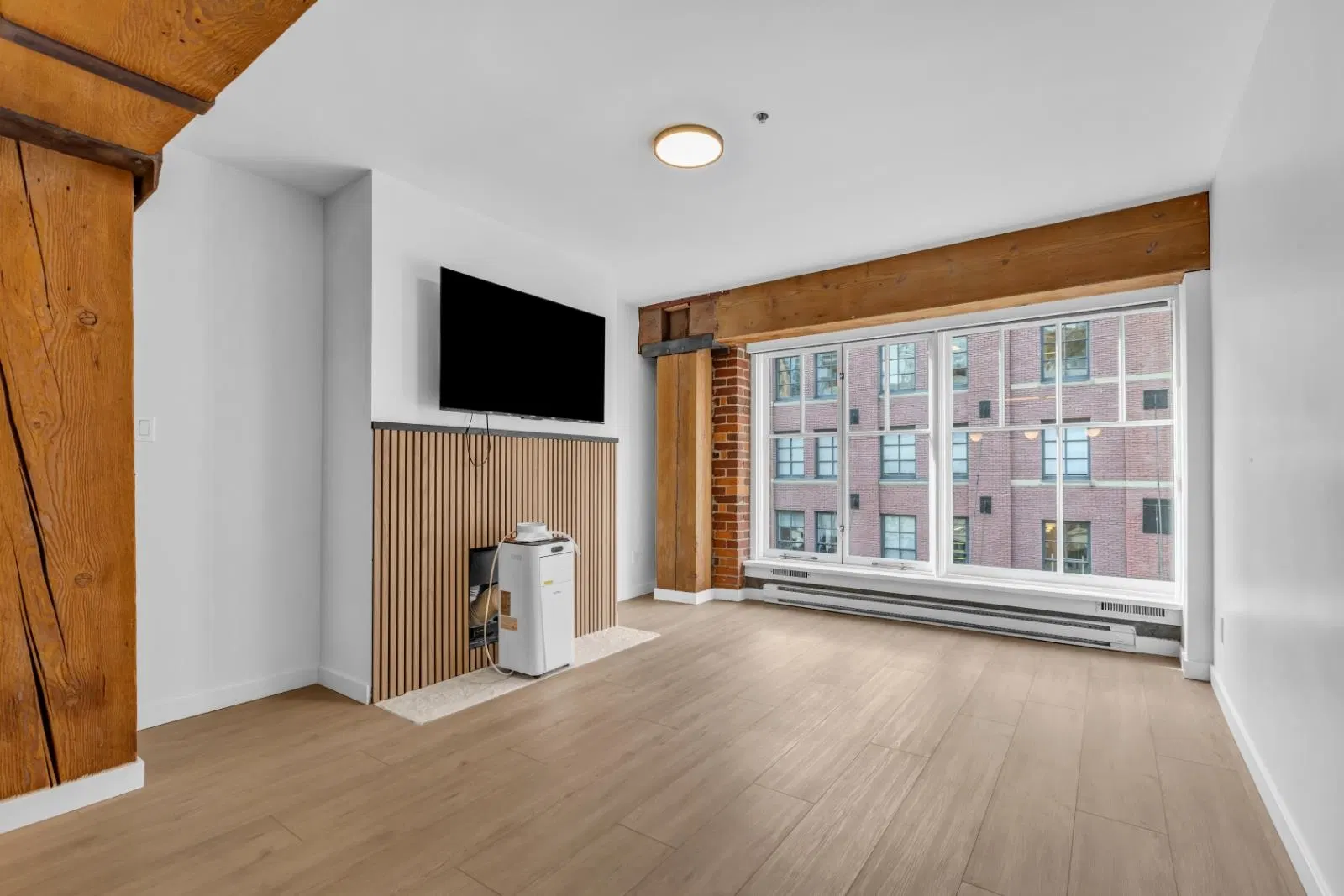Photo 4 of 14 at #402 – 1178 Hamilton Street