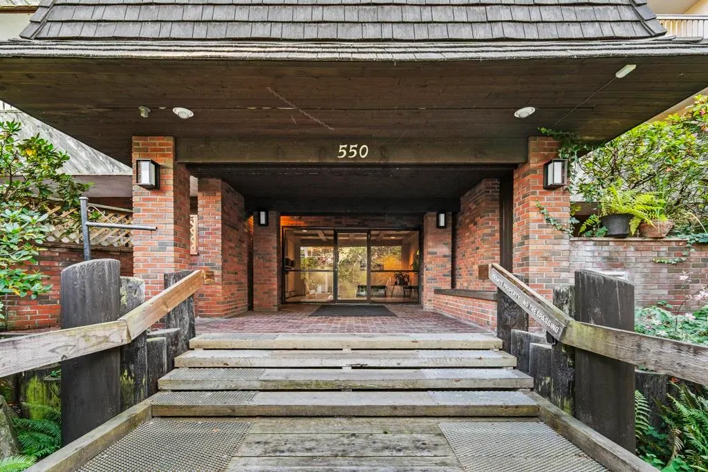 #212 – 550 6th Avenue