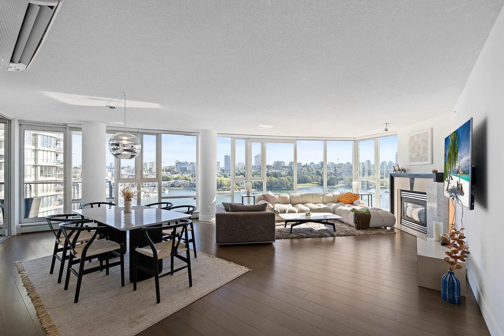 Photo 1 of 40 at #1202 – 1383 Marinaside Crescent