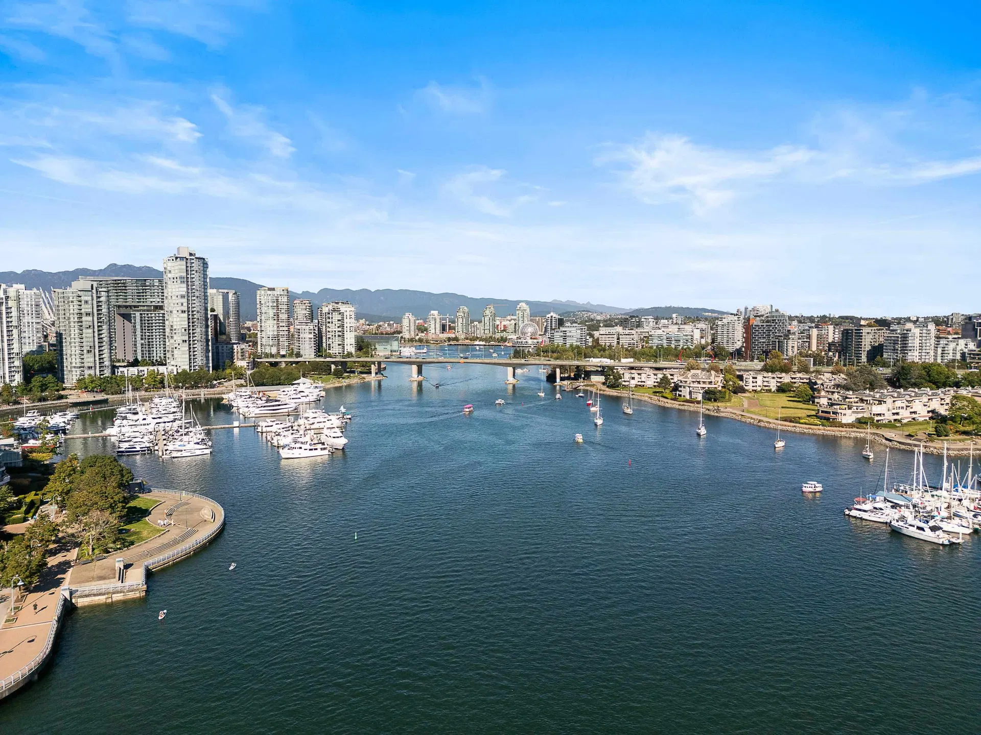 Photo 5 of 40 at #1202 – 1383 Marinaside Crescent