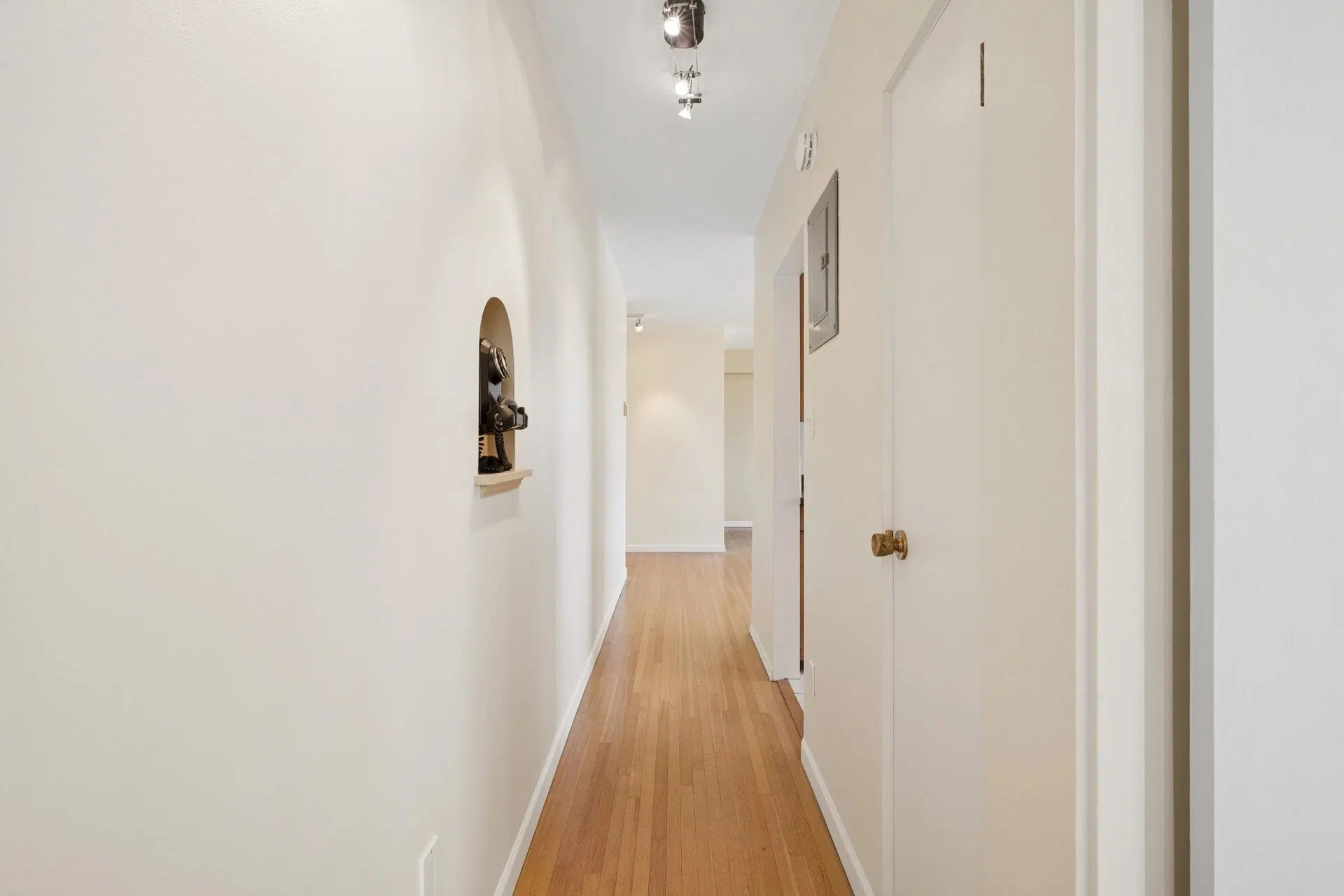 Photo 5 of 35 at #401 – 1315 Cardero Street