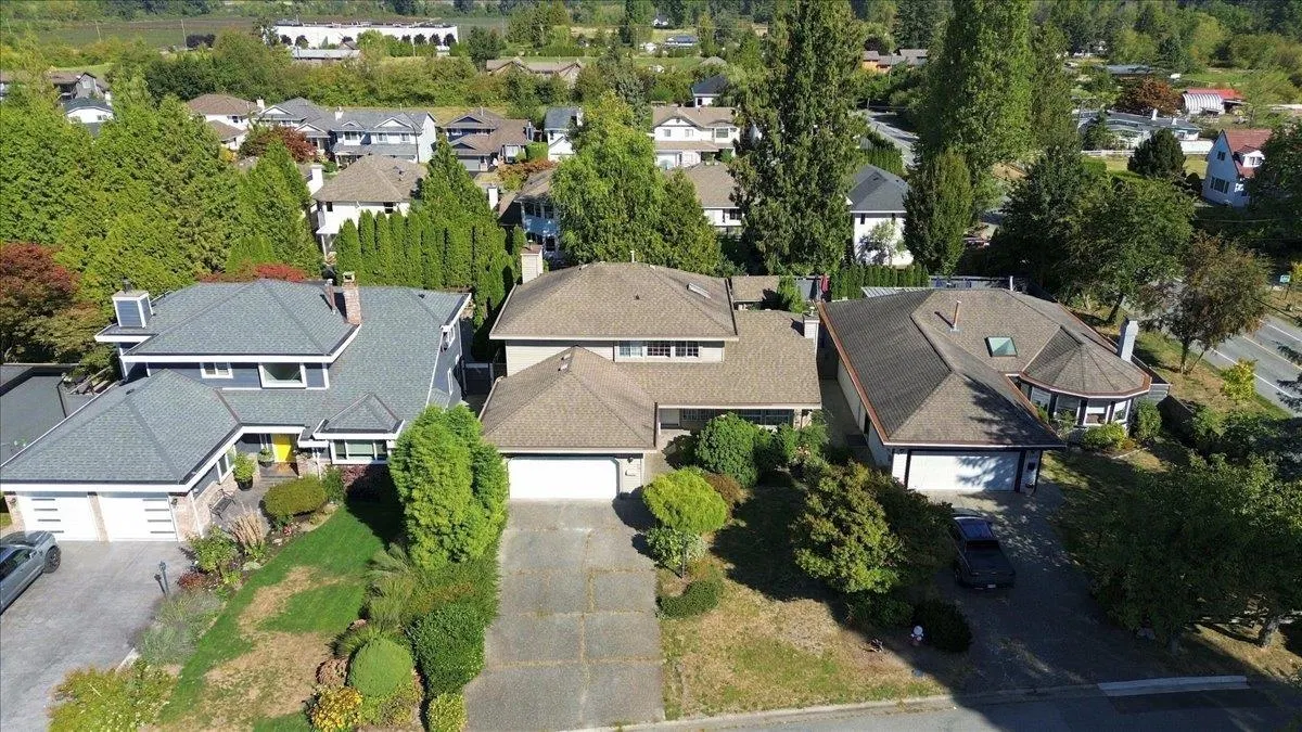 Photo 2 of 35 at 21583 126 Avenue