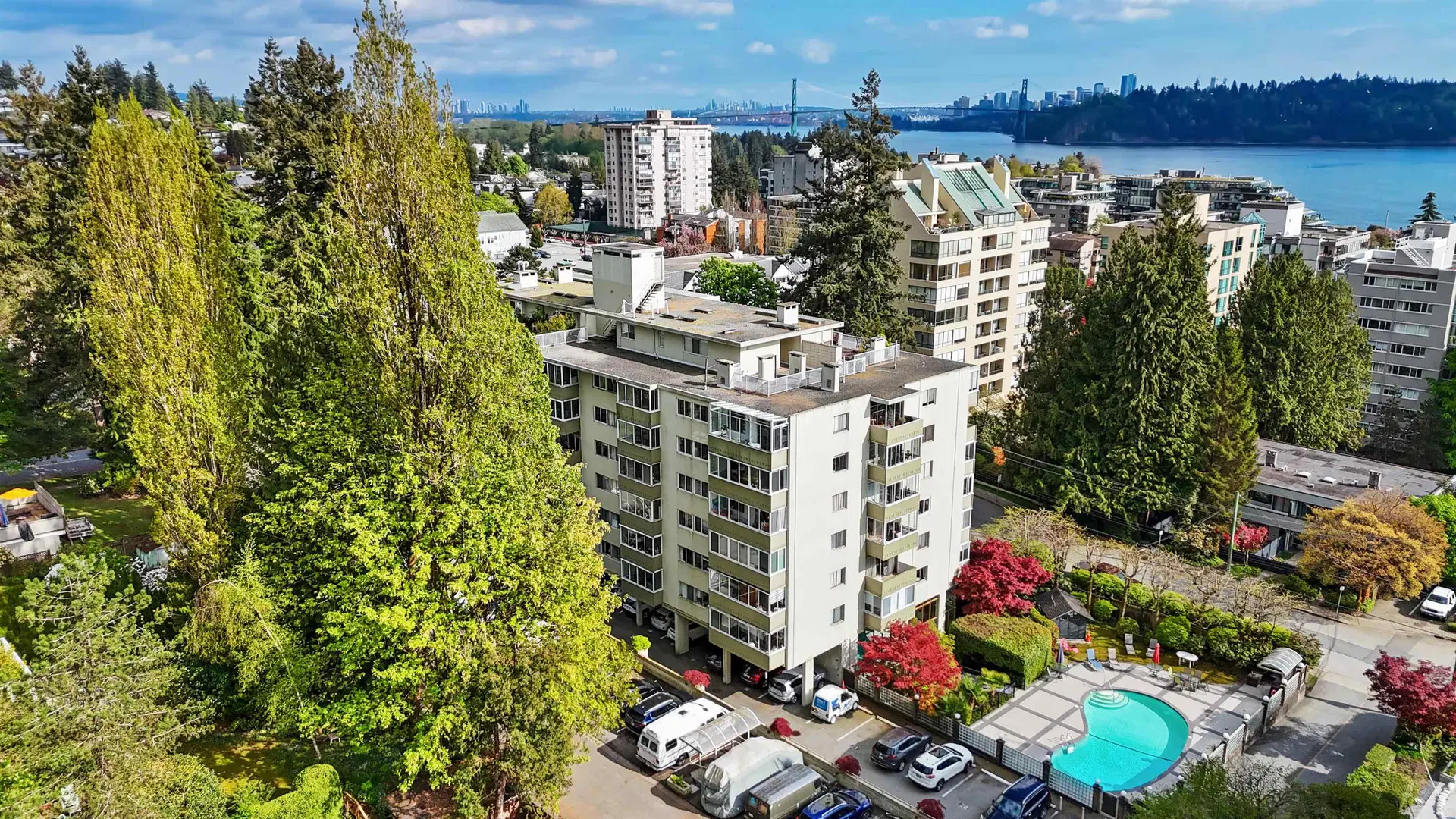 #212 – 1425 Esquimalt Avenue