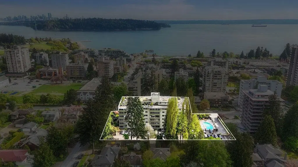 Photo 2 of 24 at #212 – 1425 Esquimalt Avenue