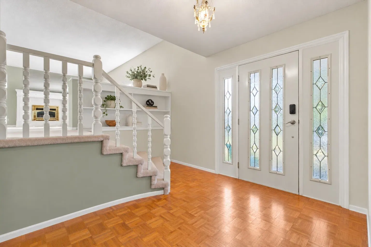 Photo 3 of 36 at 32637 Willingdon Crescent