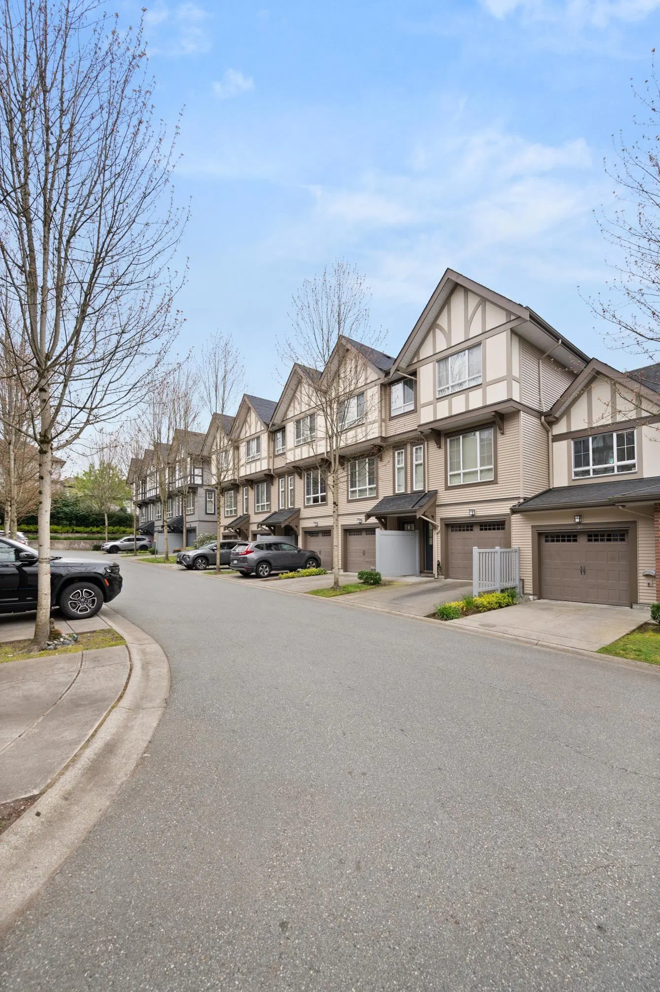 Photo 3 of 33 at #27 – 1338 Hames Crescent