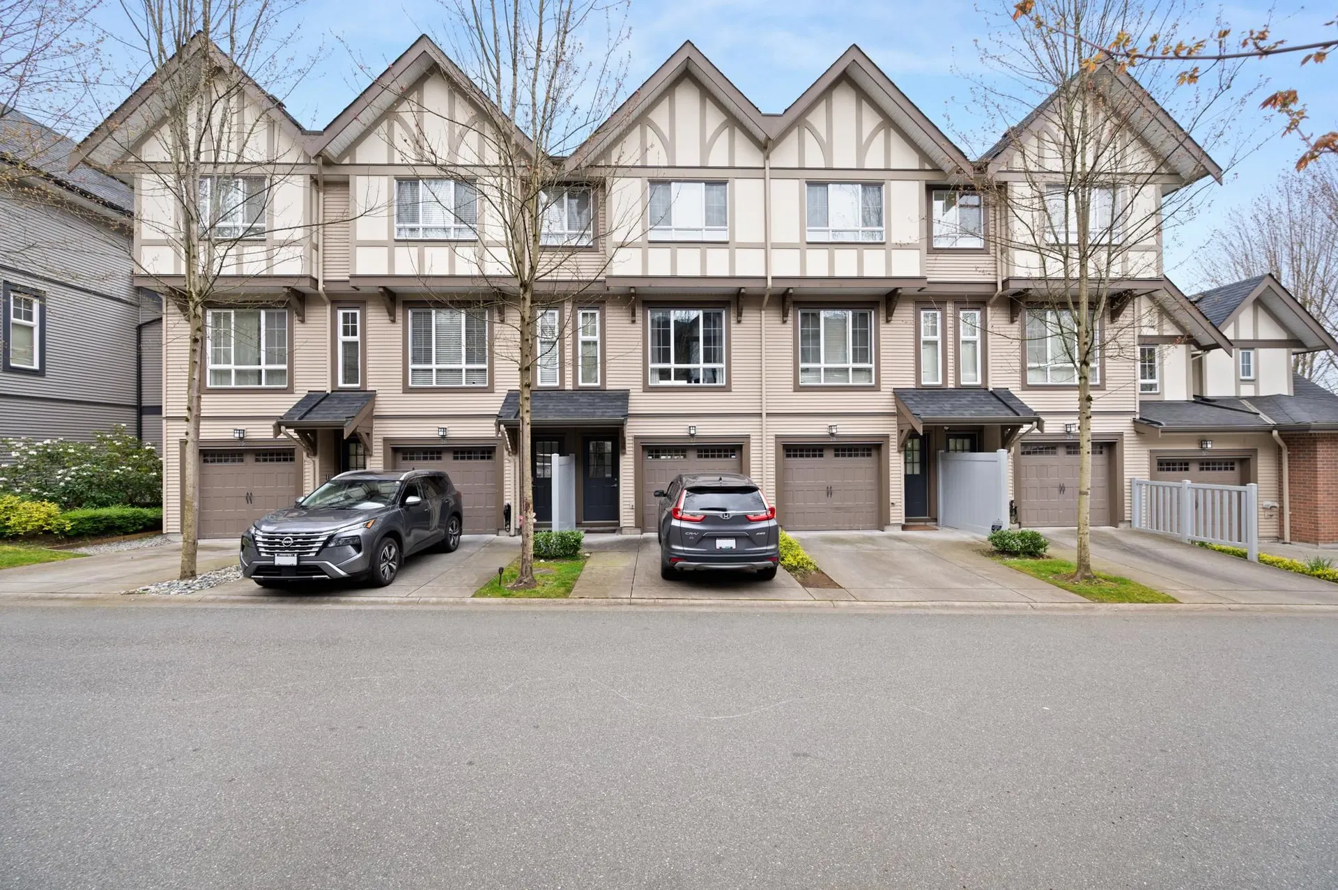 Photo 4 of 33 at #27 – 1338 Hames Crescent