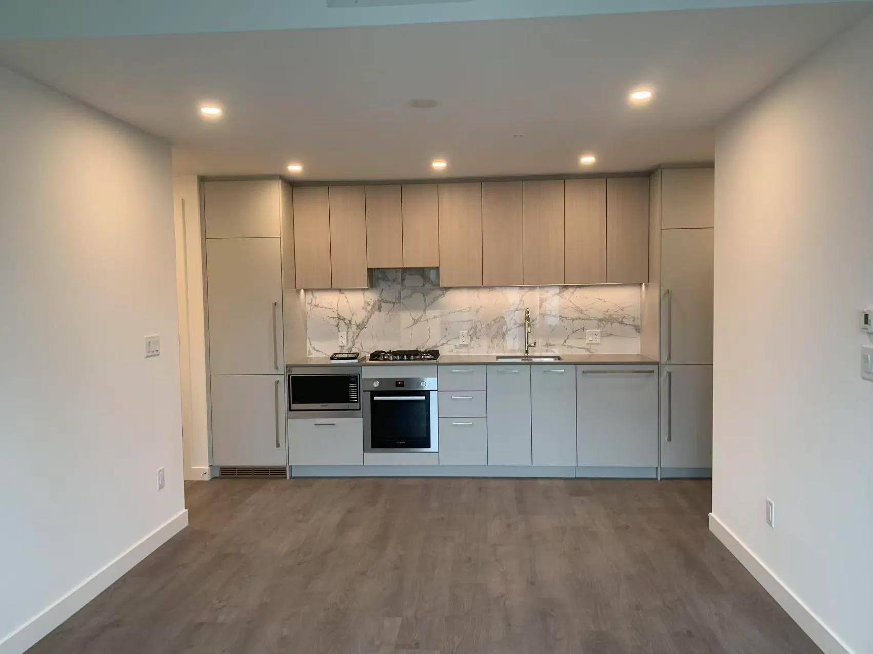 Photo 1 of 5 at #1005 – 6468 Willingdon Avenue