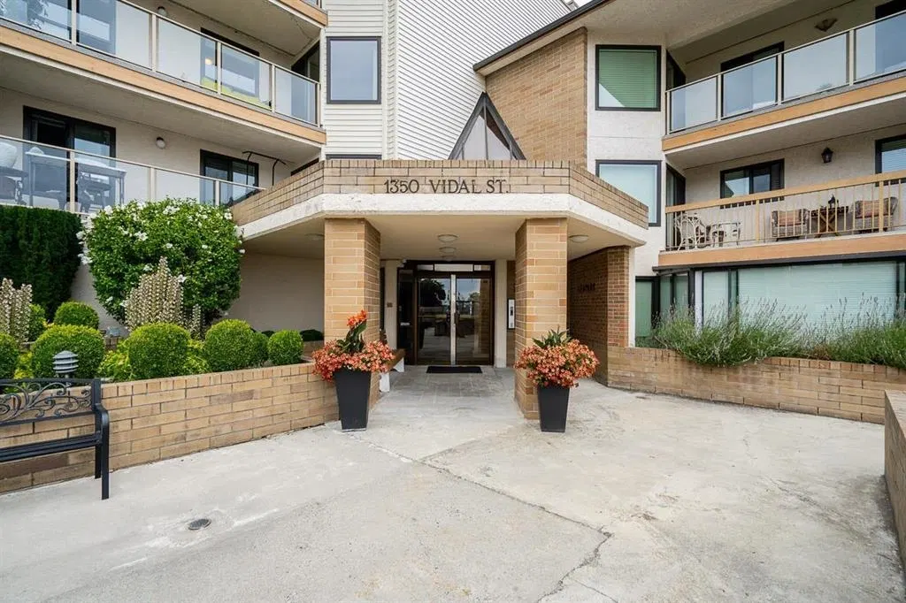 Photo 3 of 15 at #406 – 1350 Vidal Street