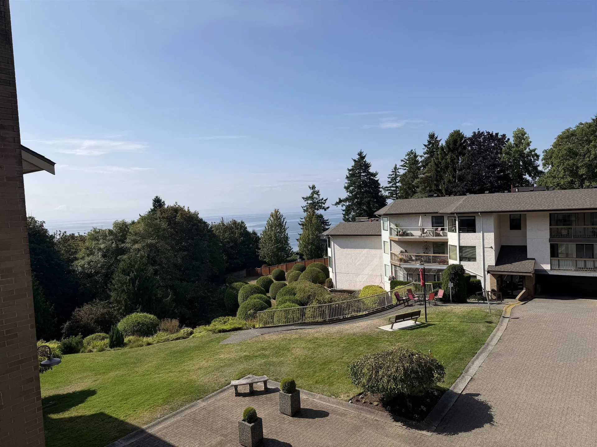 Photo 4 of 15 at #406 – 1350 Vidal Street