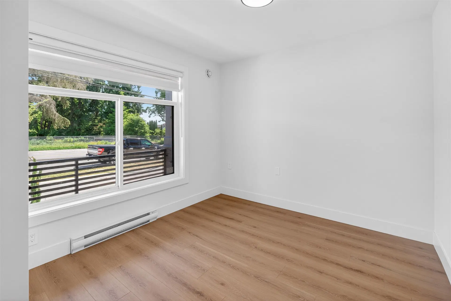 Photo 5 of 34 at 16511 20 Avenue