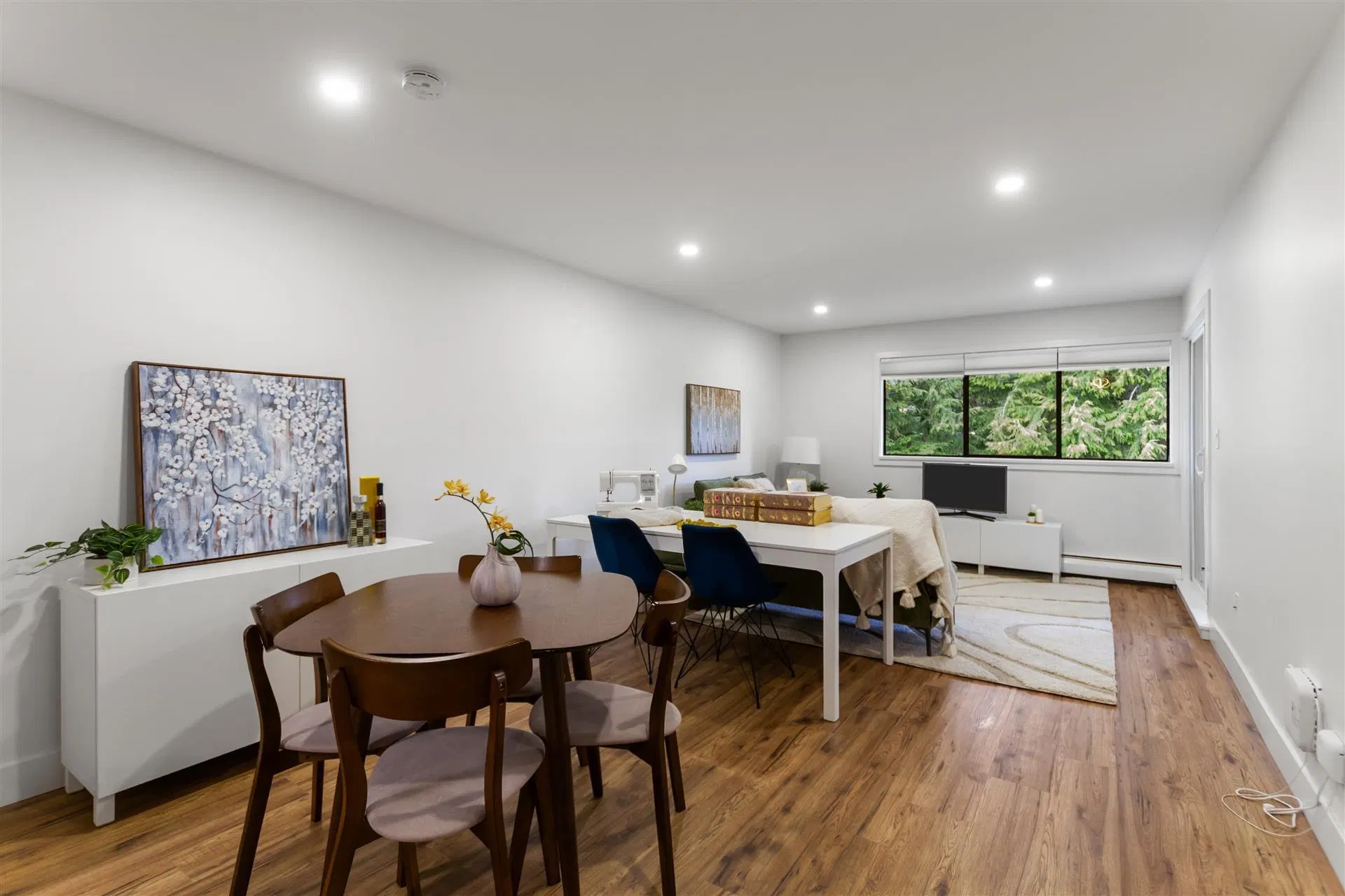 Photo 5 of 18 at #301 – 1561 Vidal Street