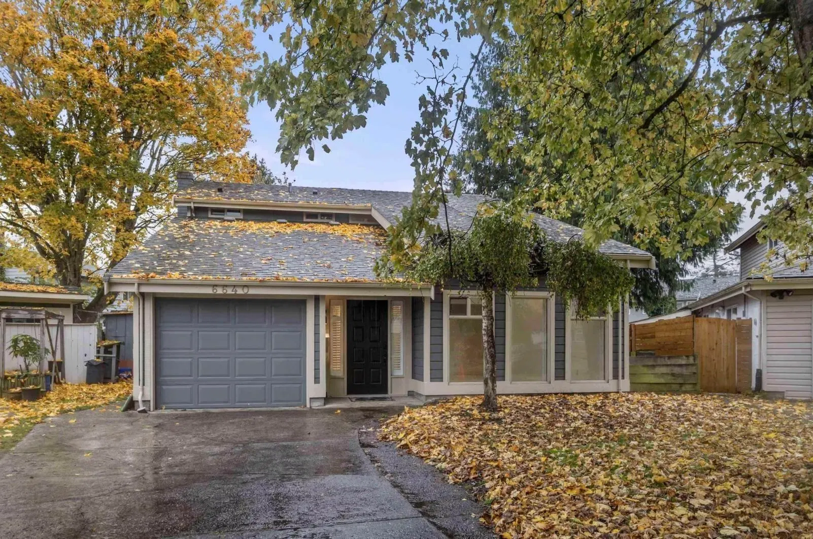 Photo 4 of 16 at 6640 Shawnigan Place