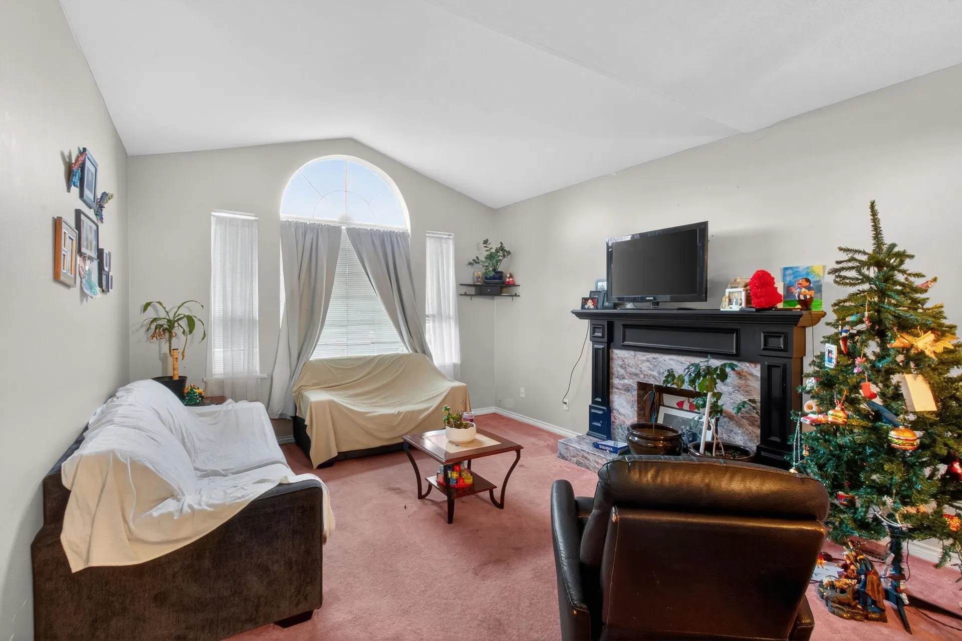Photo 3 of 22 at 7903 164 Street