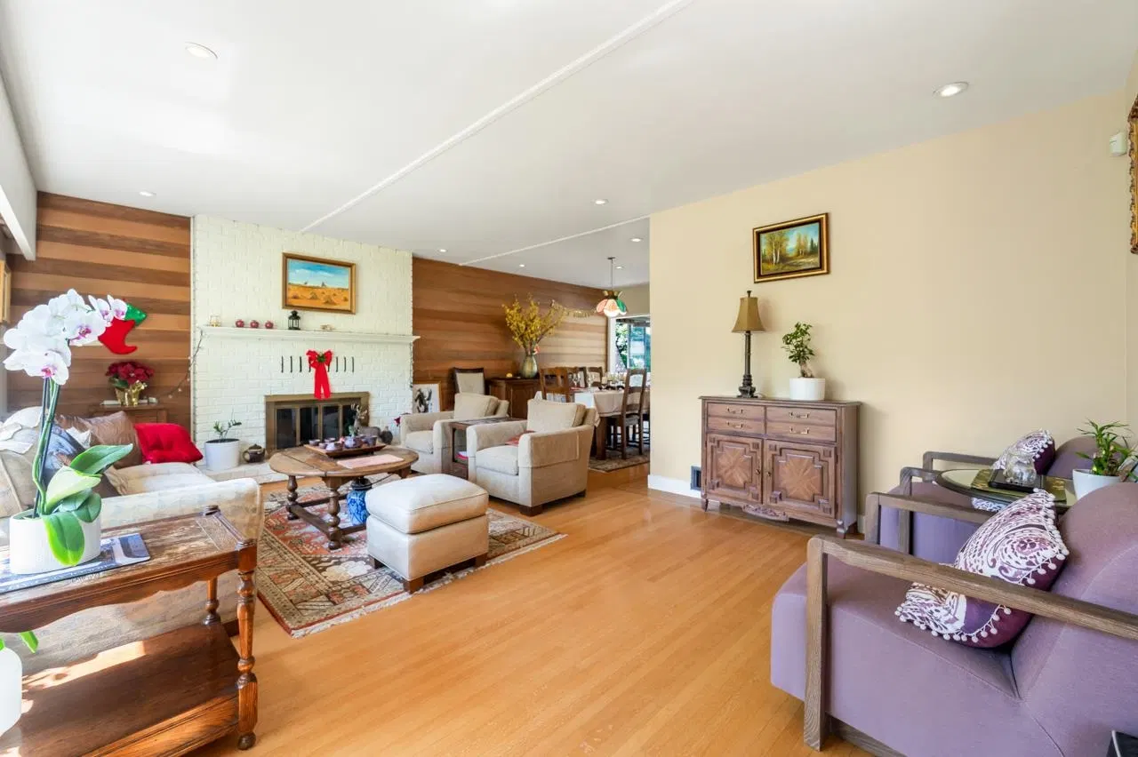 Photo 4 of 28 at 7375 Laburnum Street