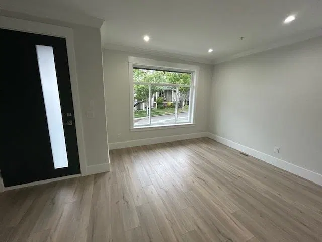 Photo 3 of 24 at 24308 101a Avenue