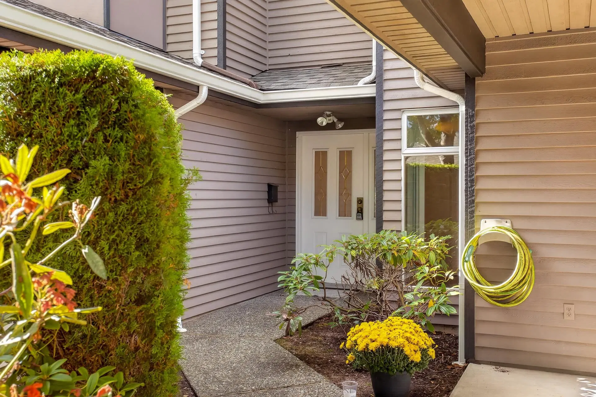 Photo 4 of 33 at #3 – 8540 Blundell Road