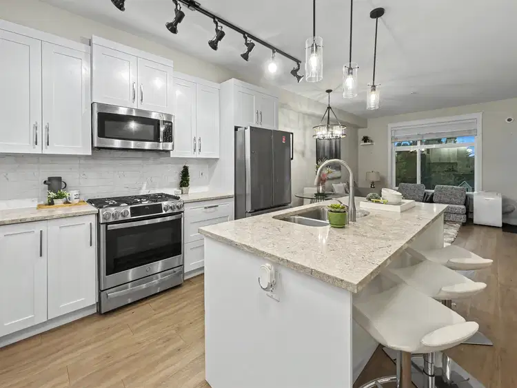 #515 – 11077 Ravine Road