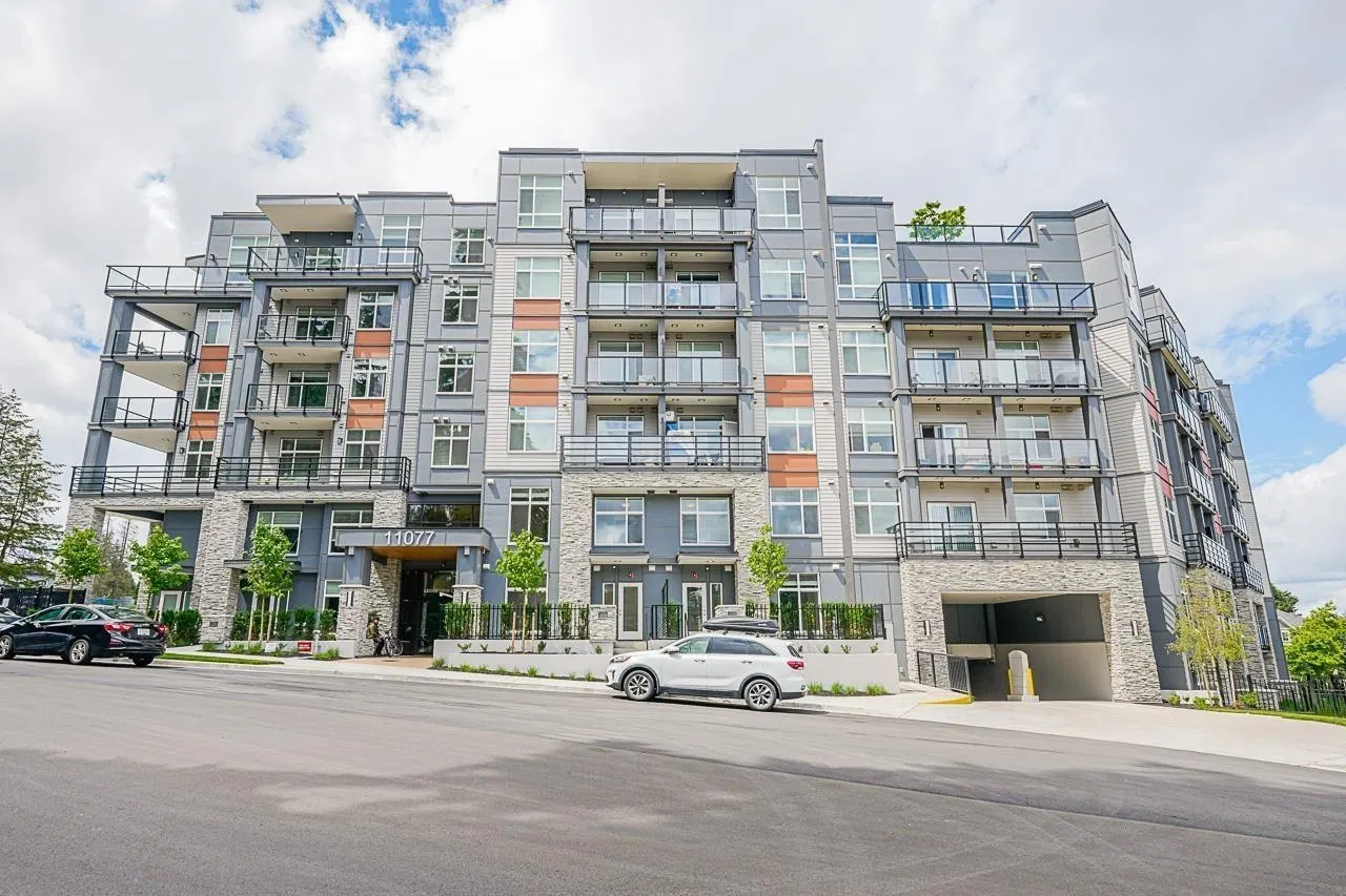 Photo 3 of 35 at #515 – 11077 Ravine Road