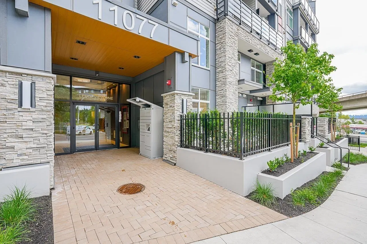 Photo 4 of 35 at #515 – 11077 Ravine Road