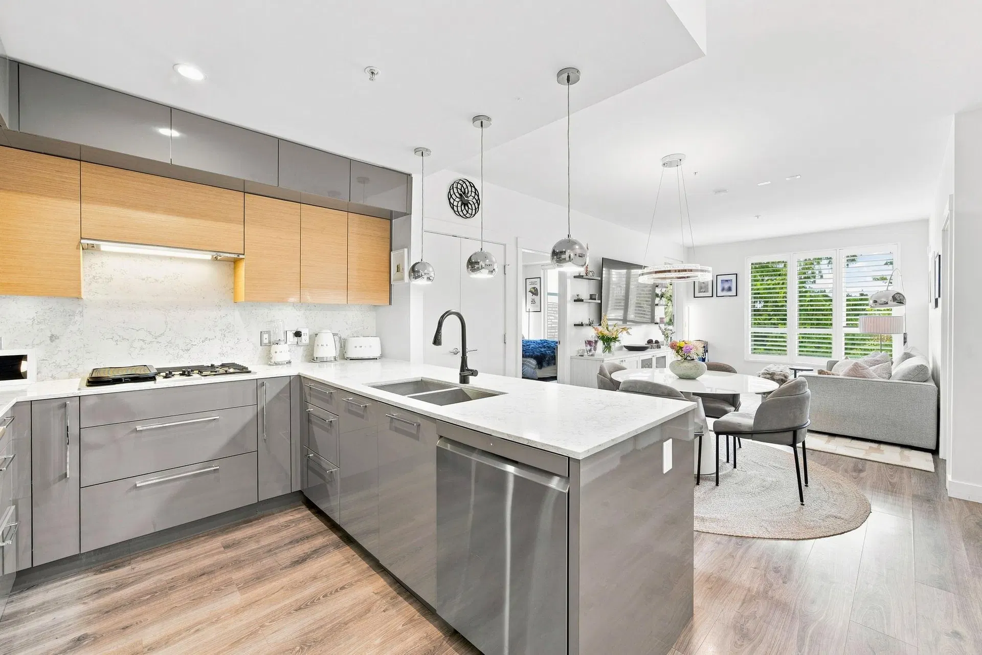 Photo 1 of 39 at #401 – 1327 Draycott Road