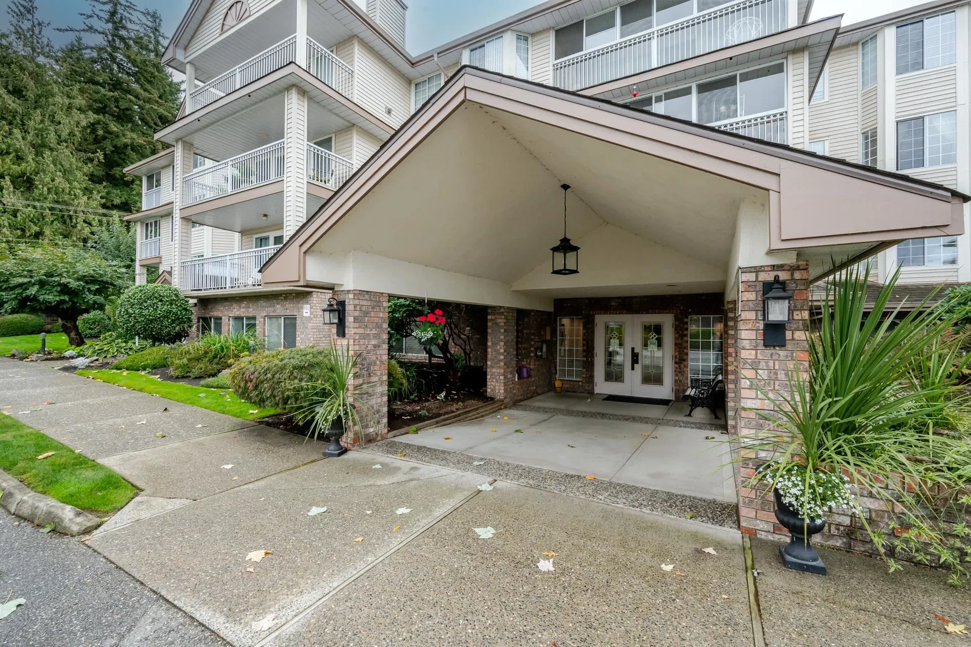 Photo 3 of 32 at #102 – 2491 Gladwin Road