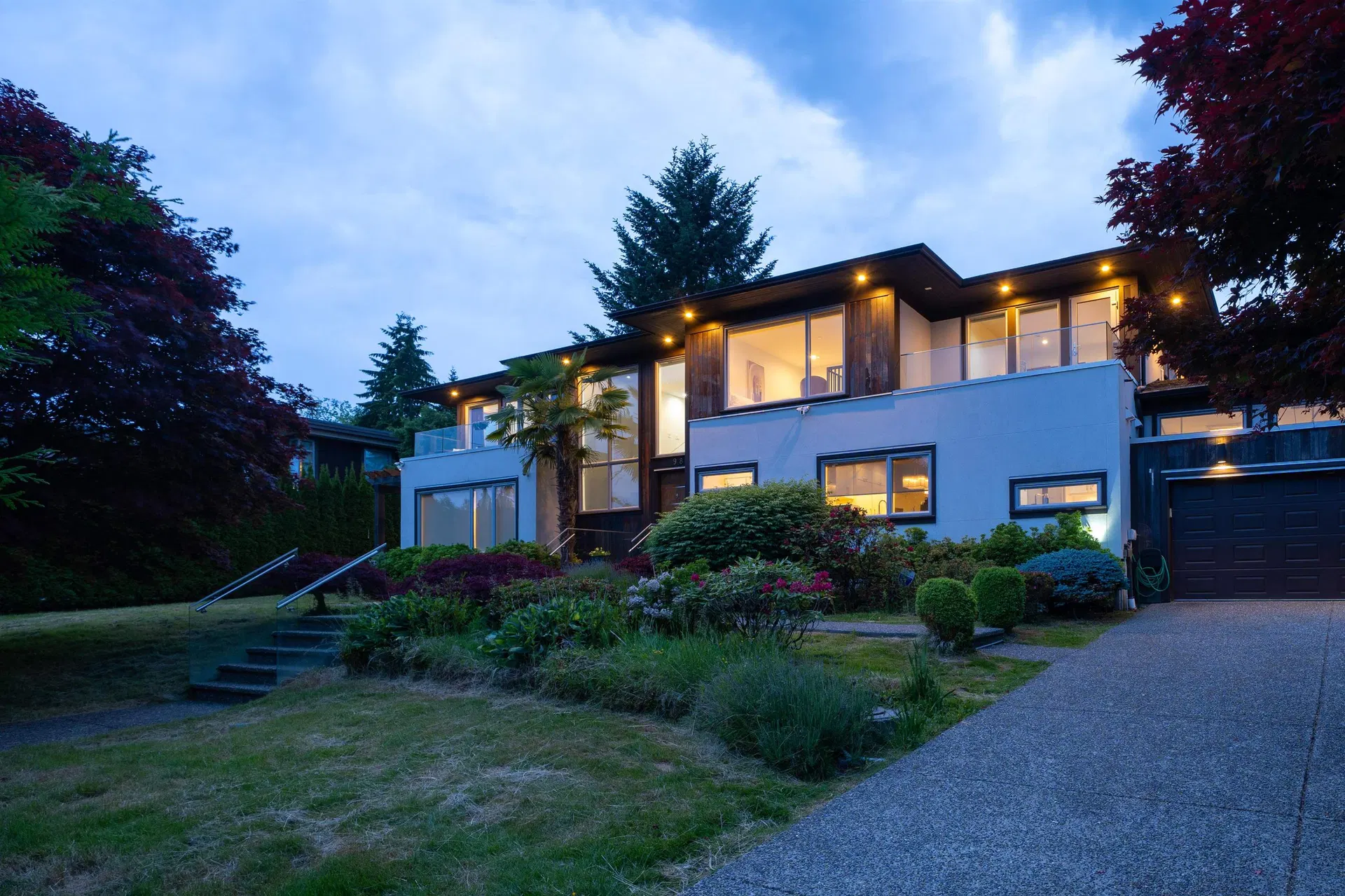 Photo 1 of 40 at 985 Eyremount Drive