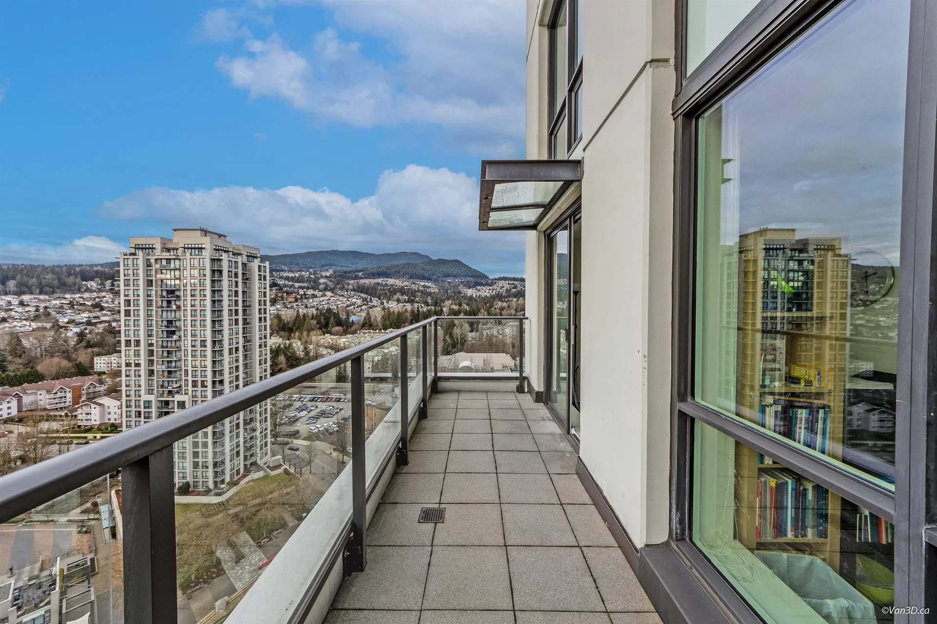 Photo 4 of 28 at #2208 – 3007 Glen Drive