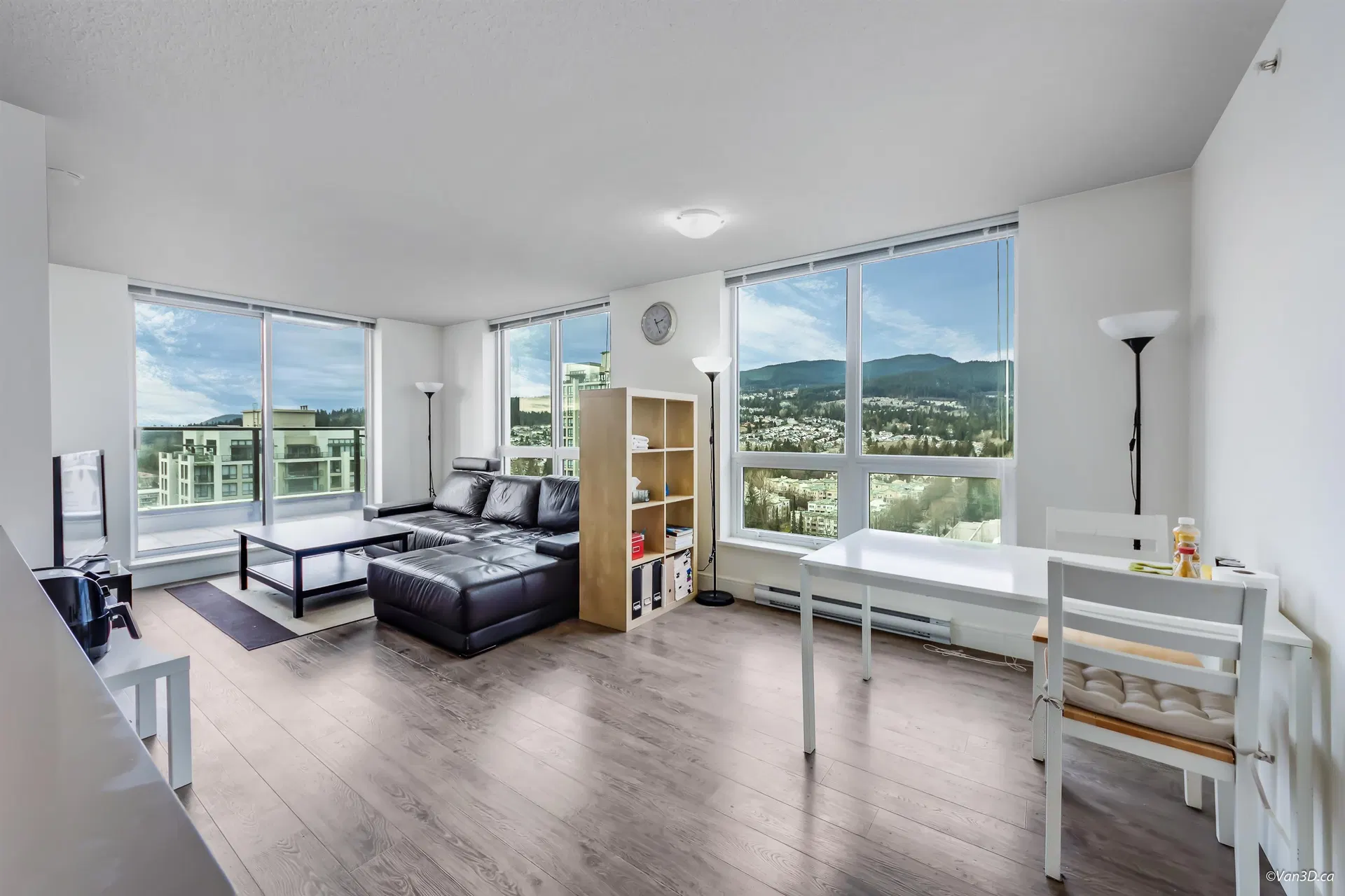 Photo 5 of 28 at #2208 – 3007 Glen Drive